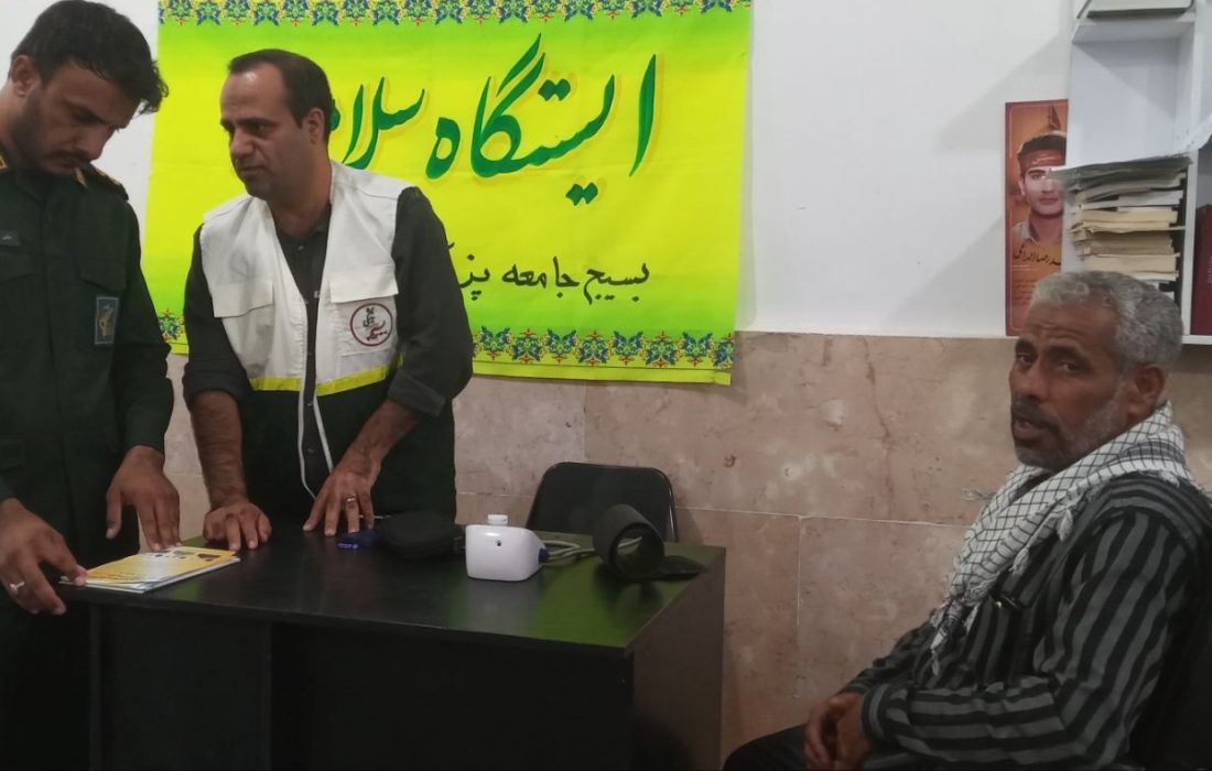 میز خدمت بسیج جامعه پزشکی در نماز جمعه شهرستان بشاگرد برپا شد