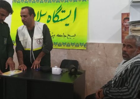 میز خدمت بسیج جامعه پزشکی در نماز جمعه شهرستان بشاگرد برپا شد