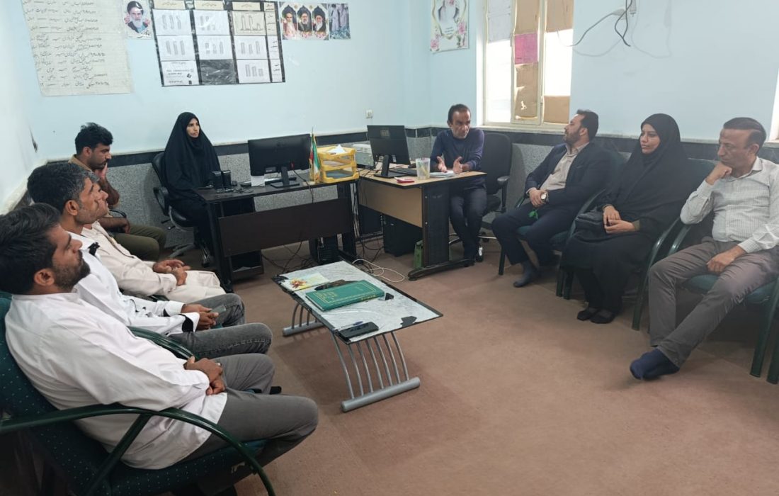 بازدید مسئولان شهرستان بشاگرد از مدرسه شبانه روزی برکت روستای سیت و ماستی