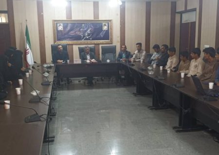 دیدار صمیمی فرماندار و سرپرست آموزش و پرورش بشاگرد با دانش‌آموزان