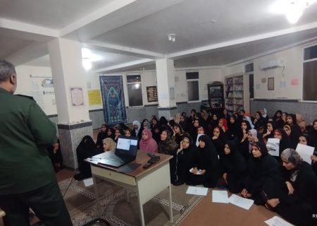 برگزاری کلاس آموزش پدافند عامل و غیرعامل در مدرسه دخترانه ام‌کلثوم (س) سردشت