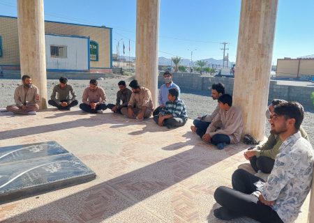 نشست خادمین شهداء شهرستان بشاگرد در گلزار شهدای شهر سردشت برگزار شد