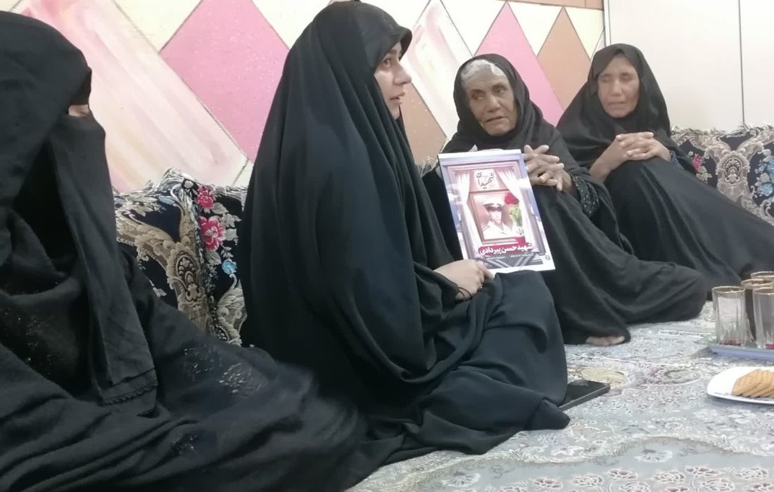 عیادت مسئول بسیج جامعه زنان بشاگرد از خانواده شهید پیردادی در سردشت