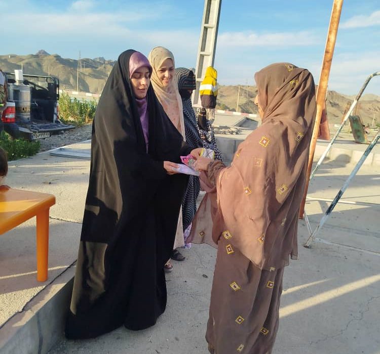 جشن گرامیداشت روز مادر با تجلیل از مادران زیر ۴۰ سال دارای چهار فرزند در روستای دهندر شهباک