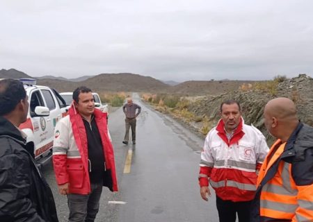 امداد رسانی به خودروی گرفتار در رودخانه روستای کسیسه‌ای بشاگرد