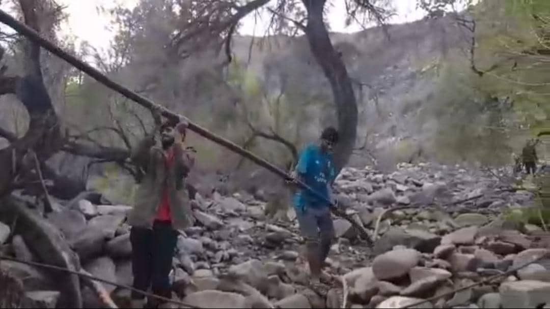 تعمیر و بازگشایی خط انتقال آب شرب روستای درجک با همت گروه جهادی شهید حججی