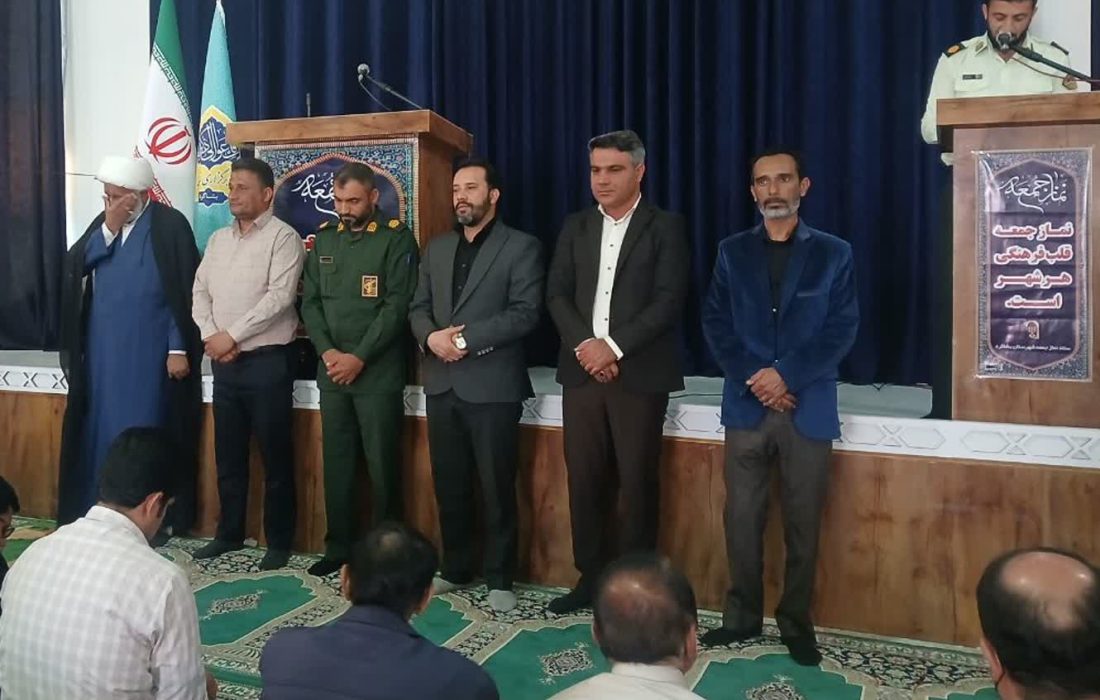 مراسم تکریم از خانوادههای شهدای بشاگرد بعد از خطبههای نمازجمعه برگزار شد