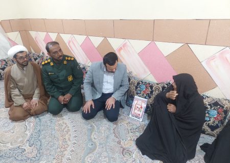 سرهنگ پاسدار حسن صنعتکاران با مادر شهید حسن پیردادی دیدار کرد
