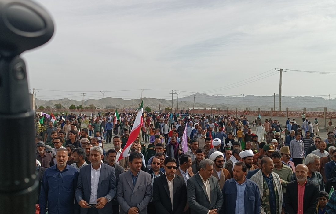 راهپیمایی ۲۲ بهمن از گلزار شهدا تا مسجد جامع بشاگرد برگزار شد